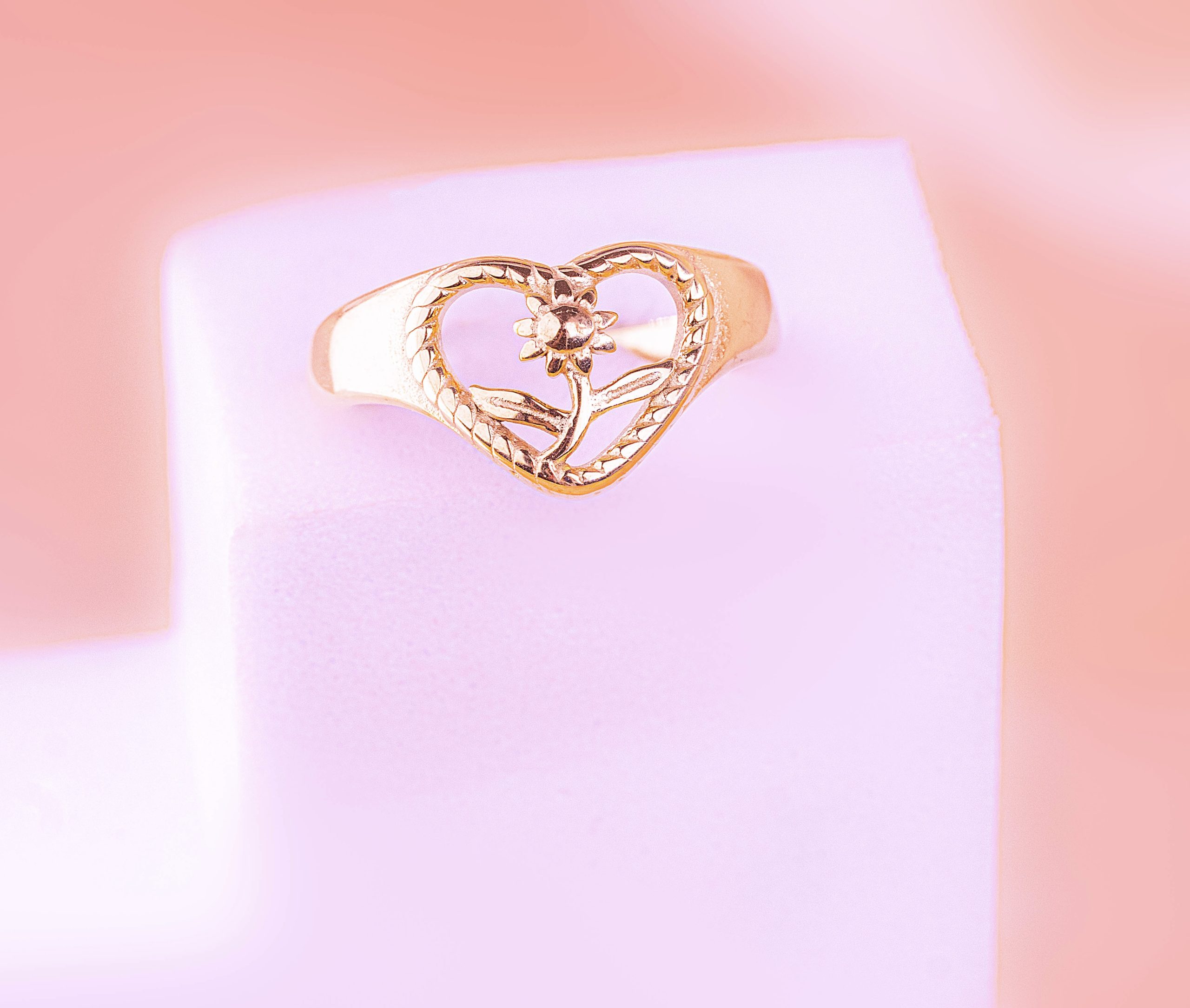 Anillo Corazón Flor Dorado
