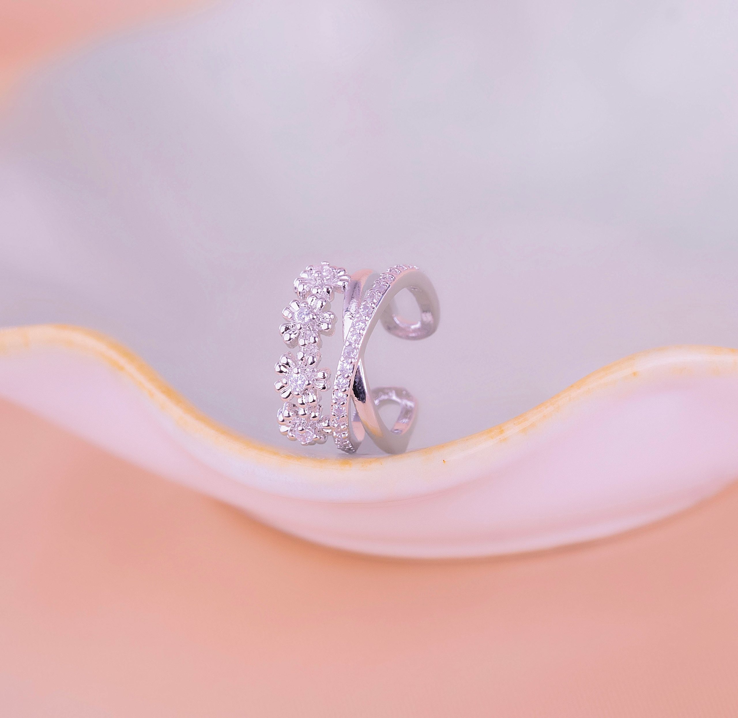 Ear Cuff Camelia Plateado