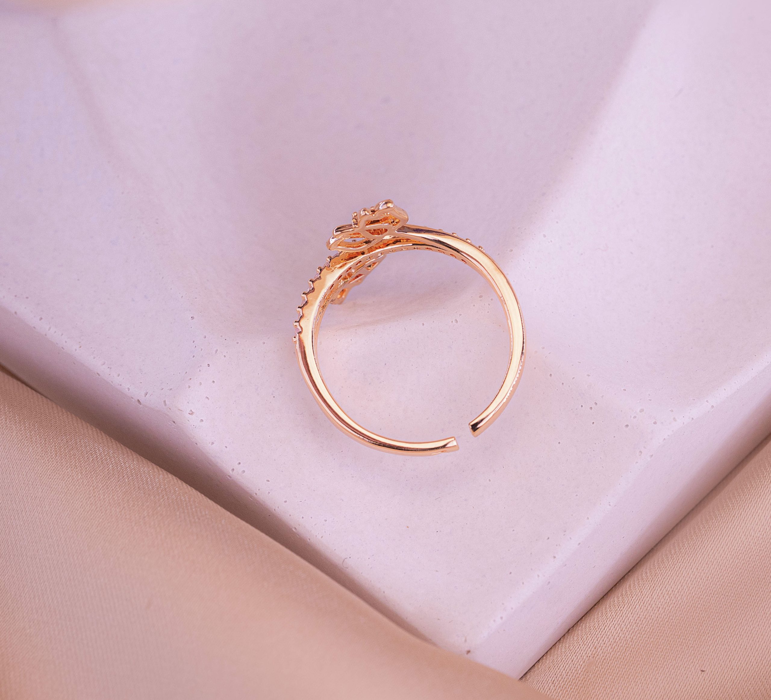 Anillo Loto Dorado