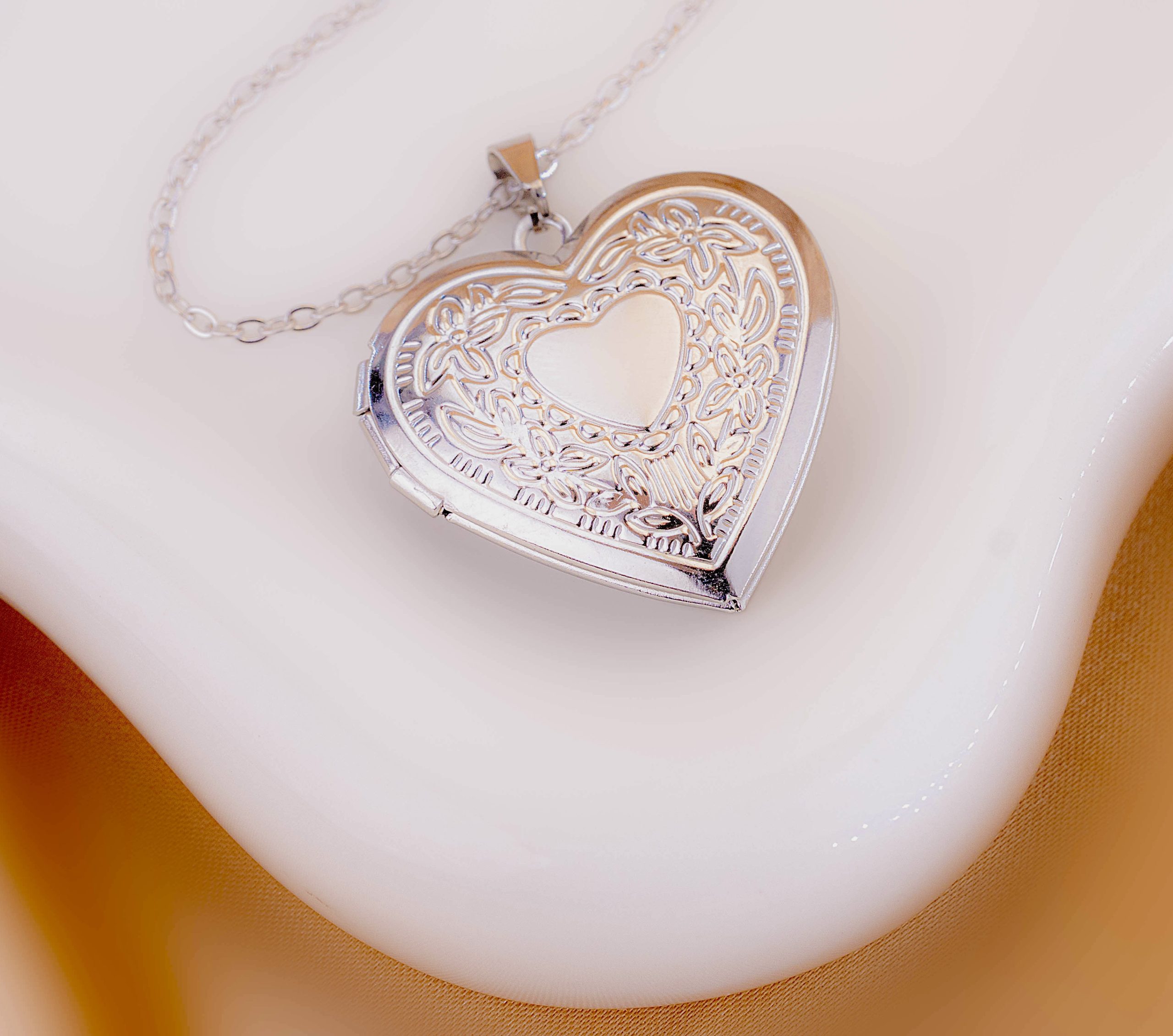 Relicario Corazón Plateado