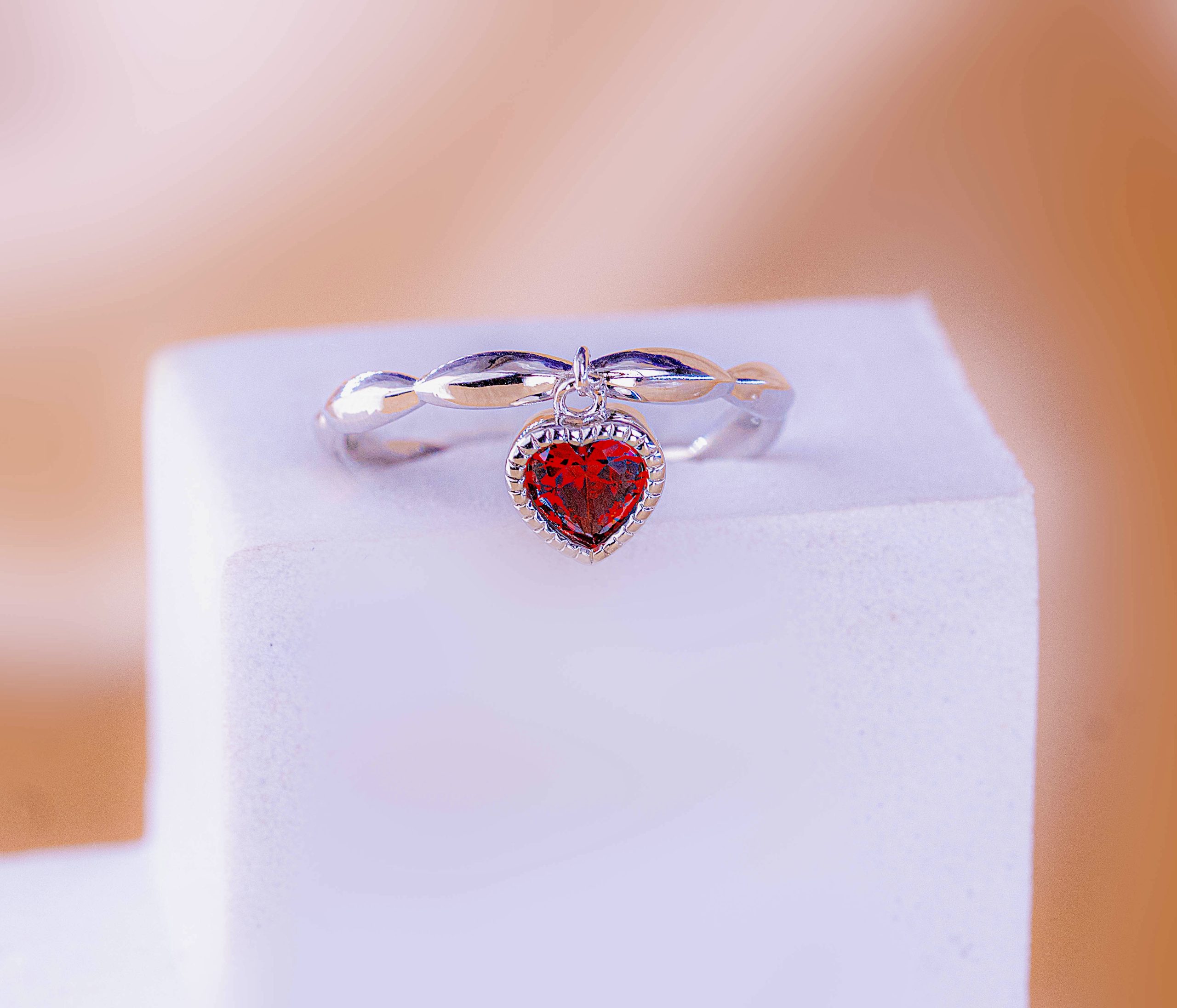 Anillo Corazón Rubí