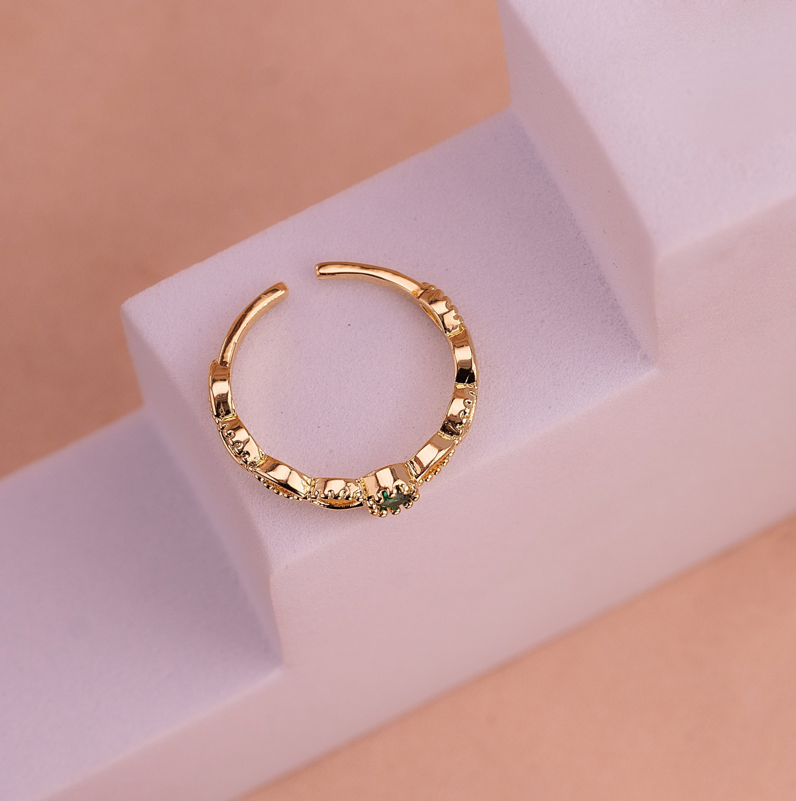Anillo Esmeralda Trenzado Dorado