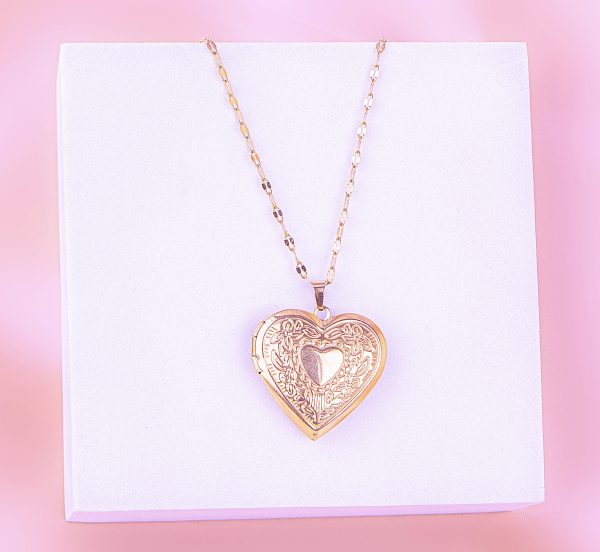 Relicario Corazón Grabado Dorado