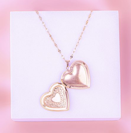 Relicario Corazón Grabado Dorado