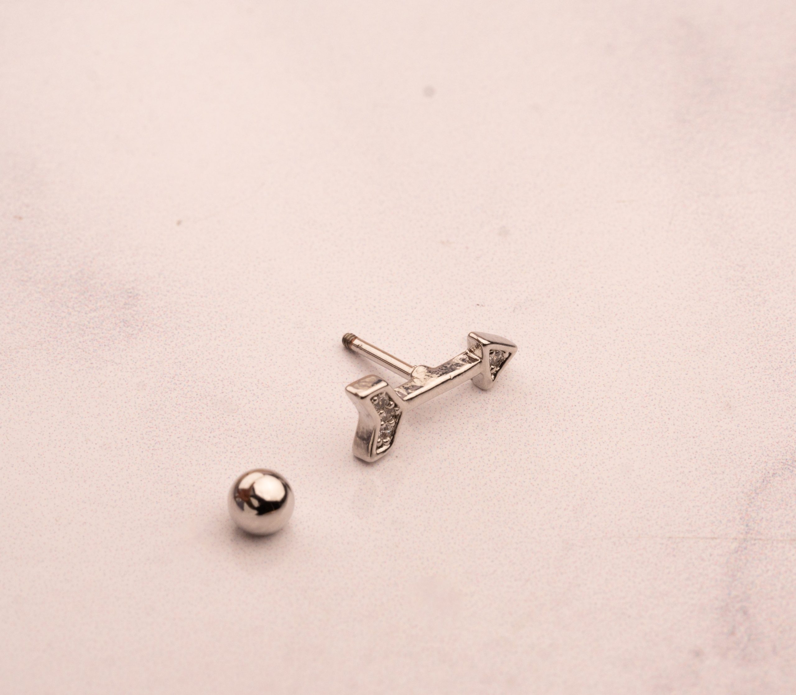 Piercing Flecha Plateada